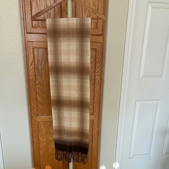 NWOT 100% Cashmere Beige Plaid Scarf - Picture 2 of 4